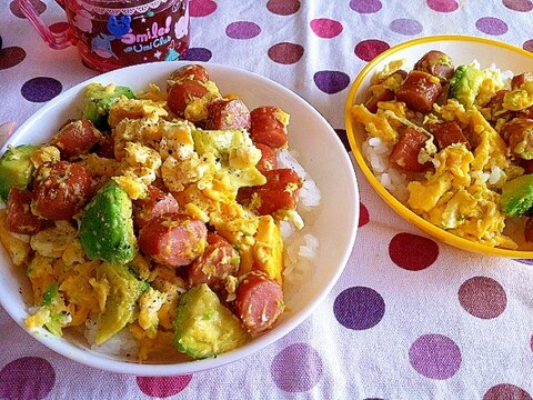 ランチにぴったり♪アボ玉ウインナー丼